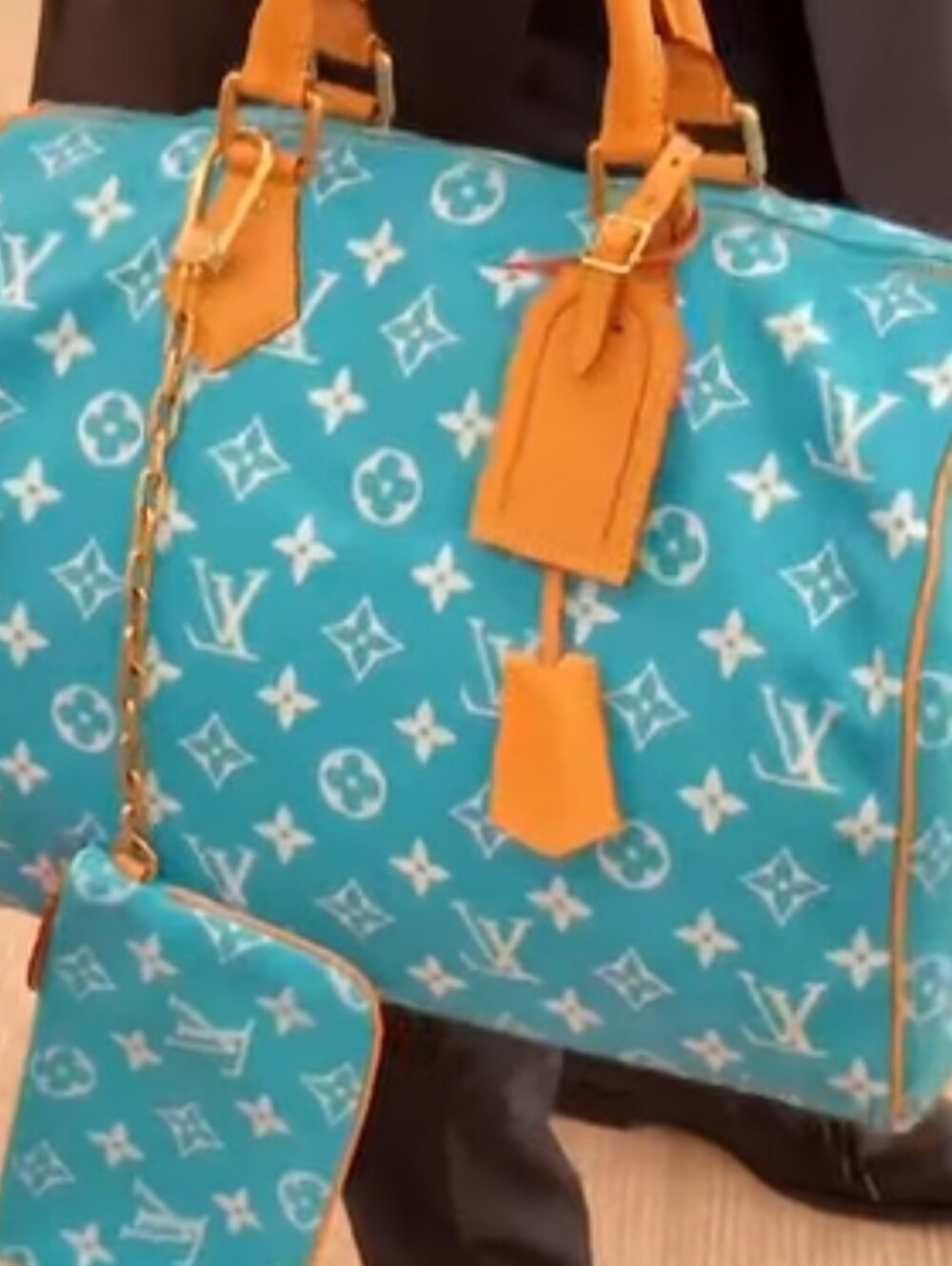 🌍Rare Turquoise/Caramel Barrel 35" Travel Tote - Picture 10 of 15
